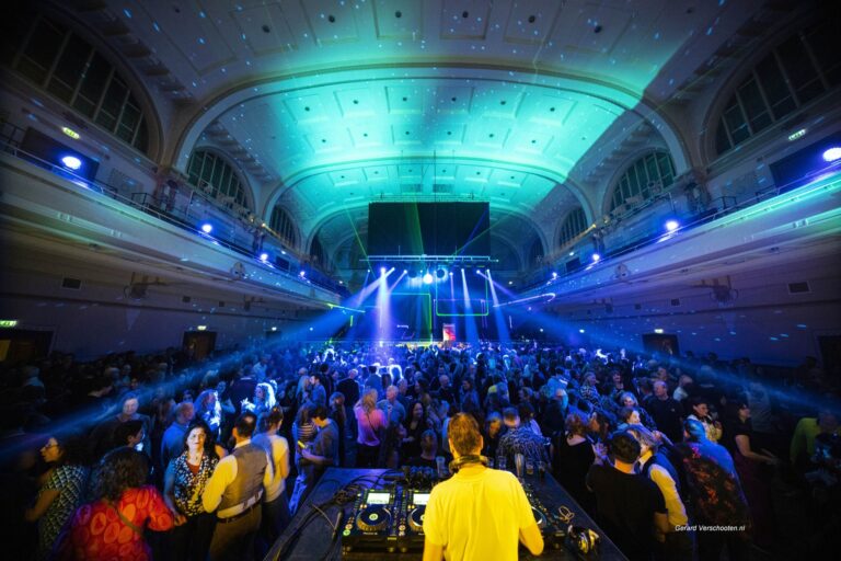 Swing feest in Vereeniging, Camiel, Percy
gebruik alleen met drankmunten als vergunning..